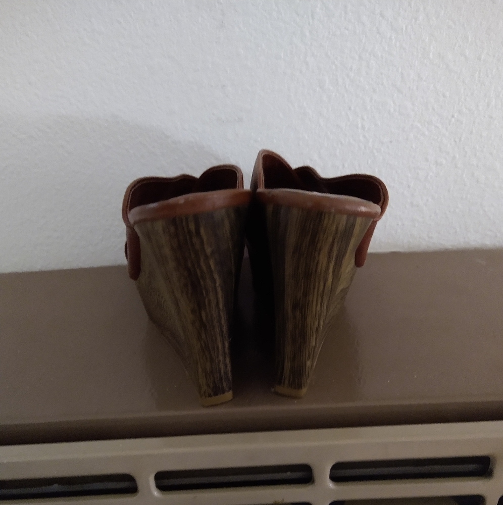 Jessica Simpson Wedge - Picture 2 of 4